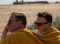 Daniel Craig and Drew Starkey in <em>Queer</em>.